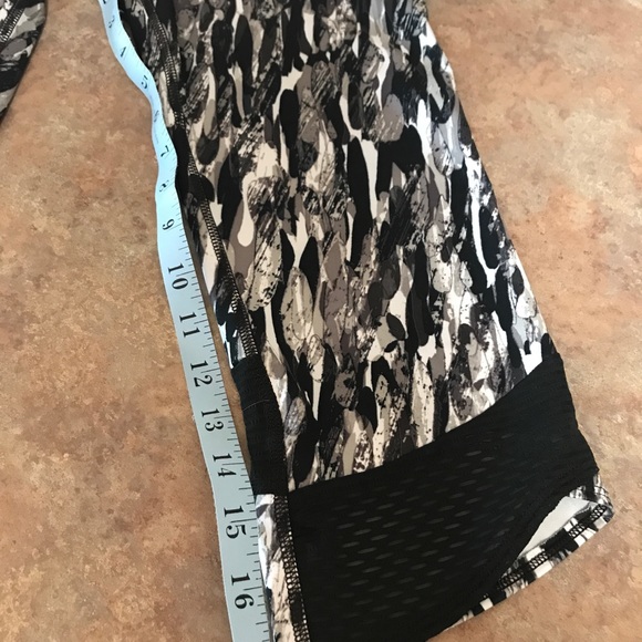 UA Womens Fly by printed Capri 1248730 - Picture 4 of 11